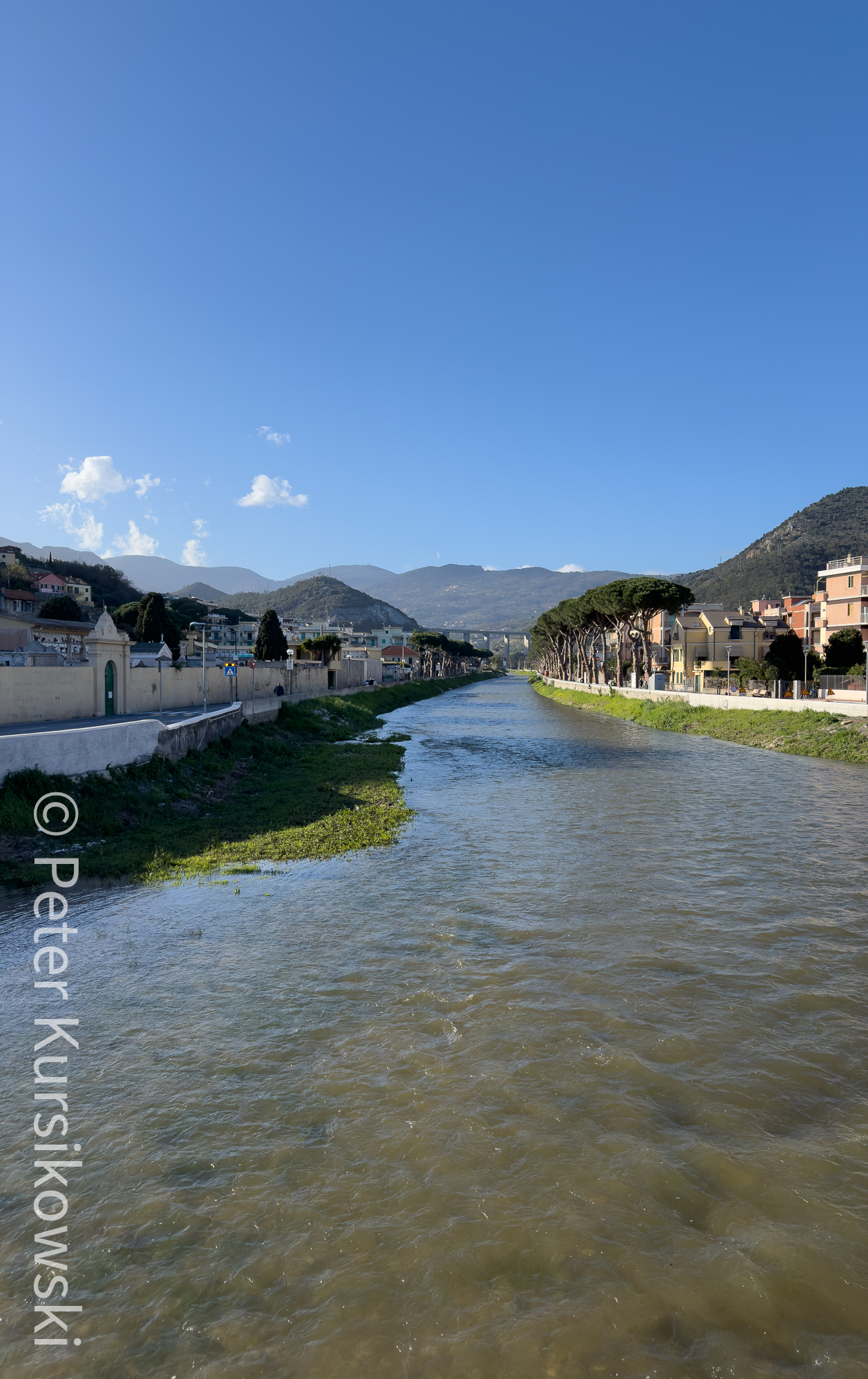 Dieses Jahr hat es hier viel geregnet, das die Flüsse so voll waren, habe ich noch nicht erlebt