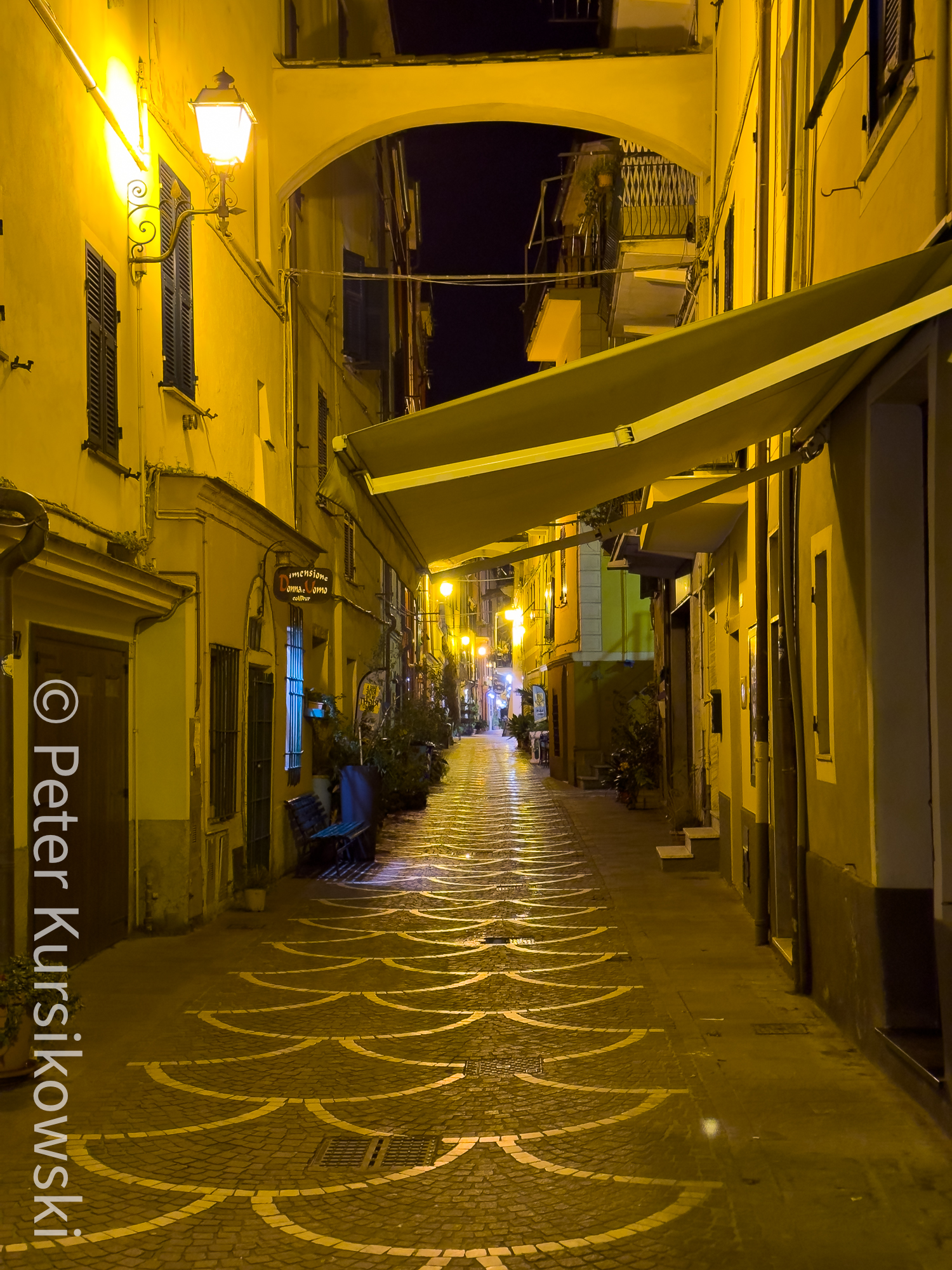 Pietra Ligure bei Nacht