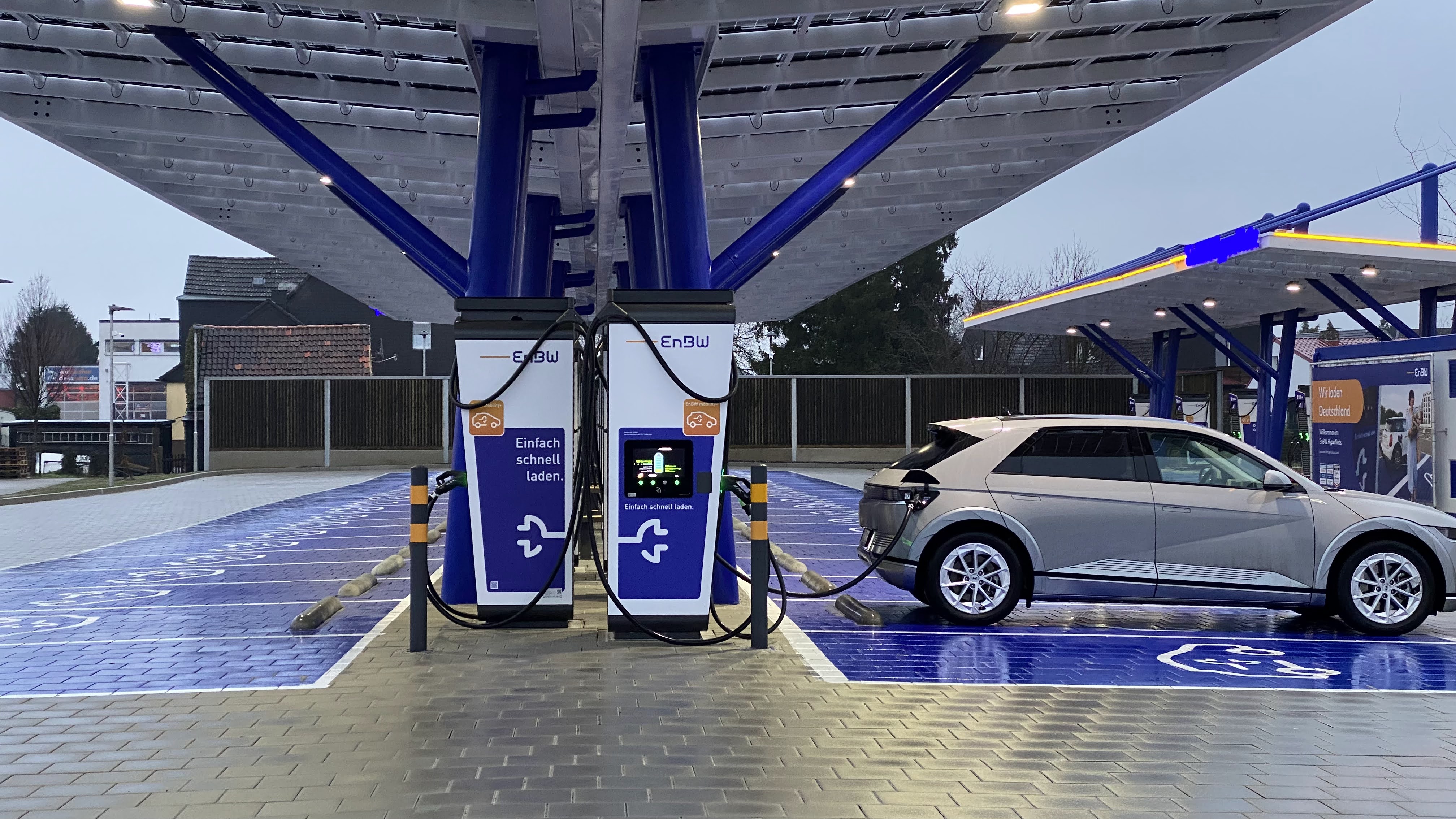 Impressionen vom Ladepark in Kamen. Ganz alleine.