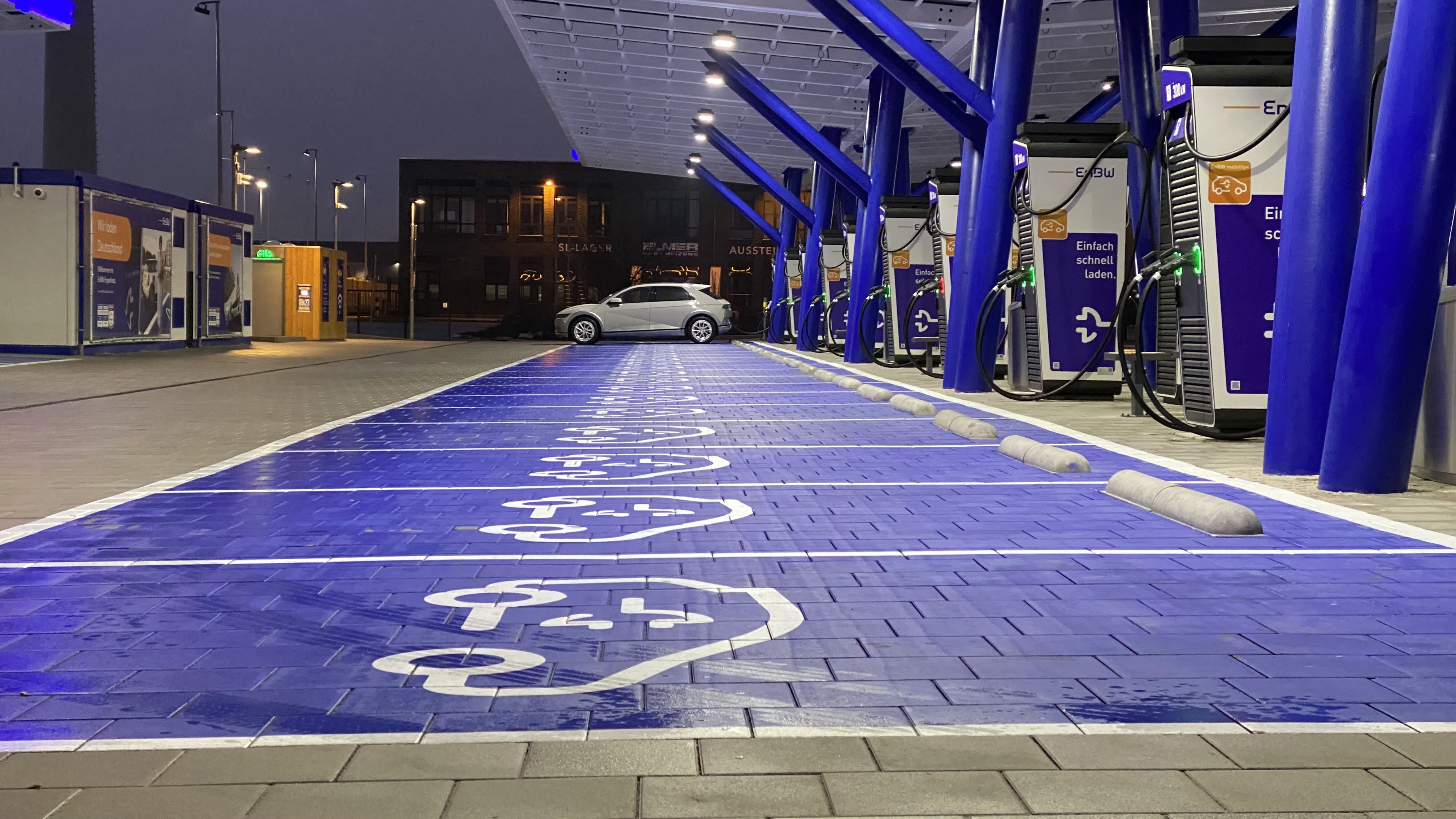 Impressionen vom Ladepark in Kamen. Ganz alleine.