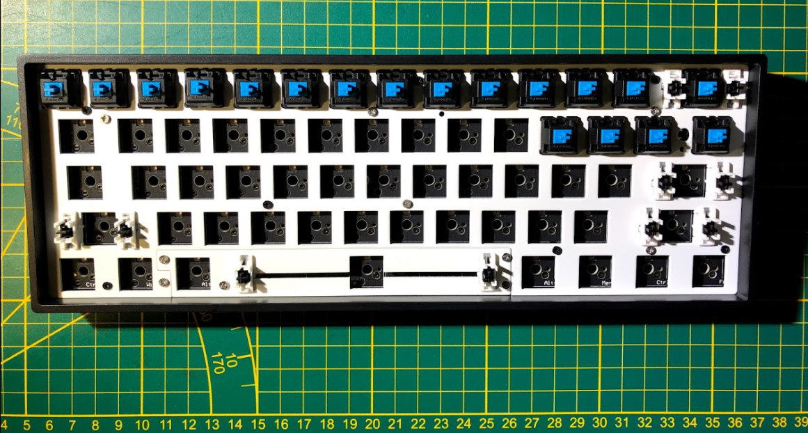 Das Base Kit, mit den ersten paar Cherry MX